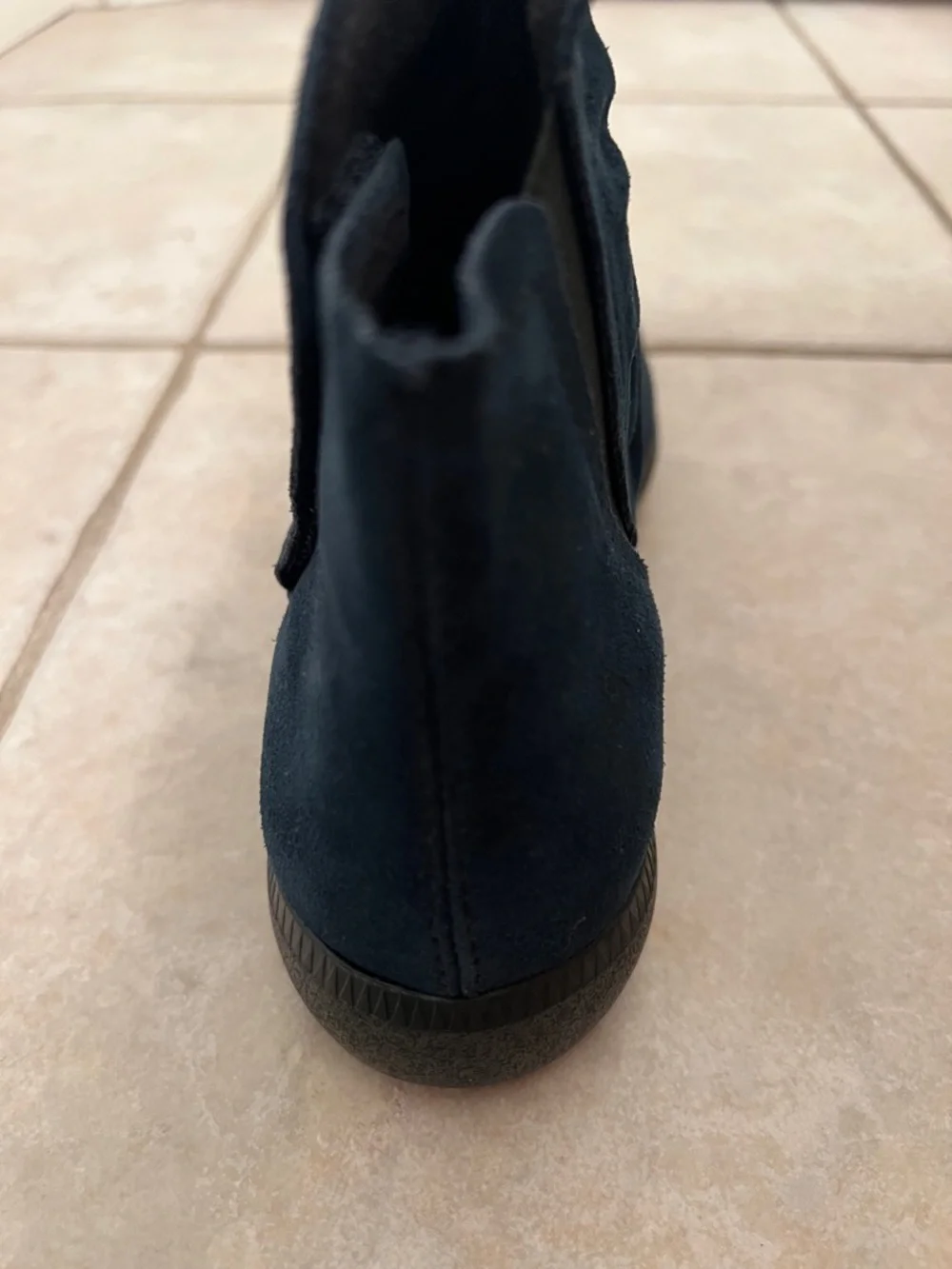 Deep Indigo Suede Women’s Munro Ankle Boots Featuring a Ruched Design Size 7